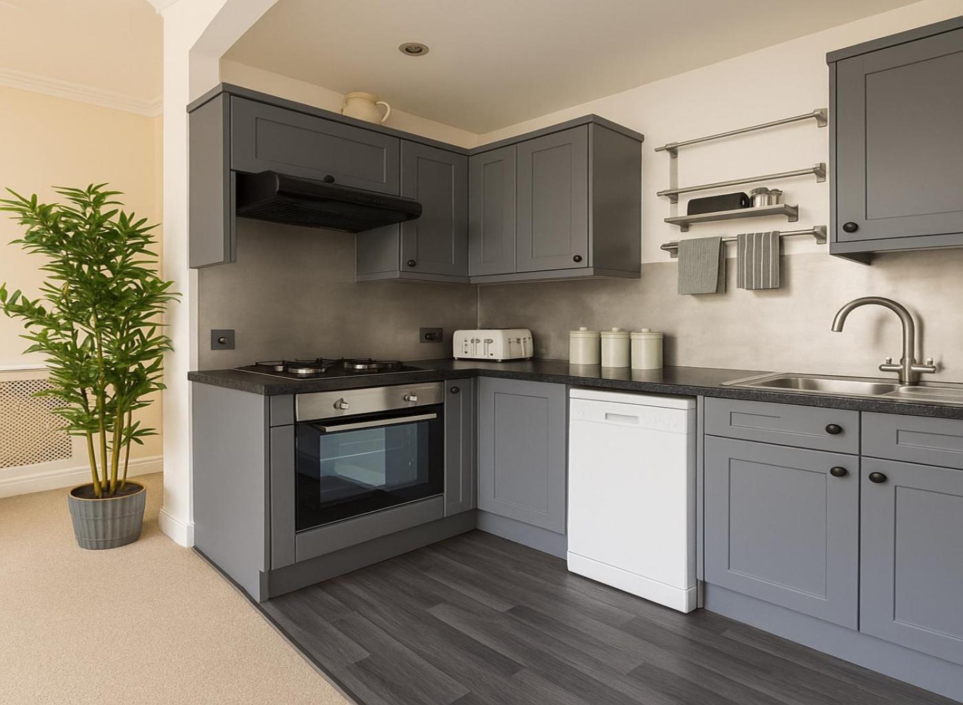 Flat - 3 Min To West Kensington Station *