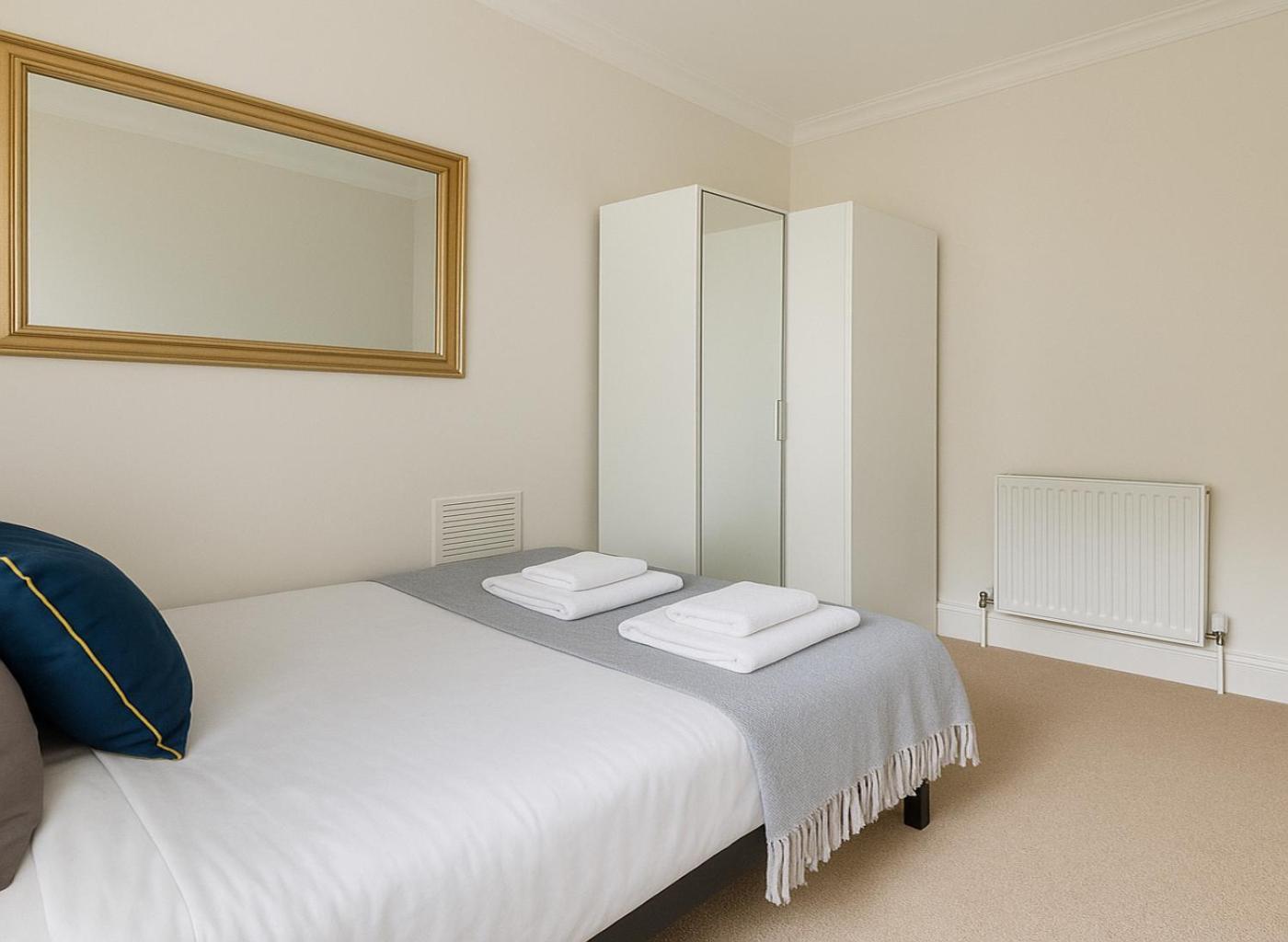 Apartment Flat - 3 Min To West Kensington Station London