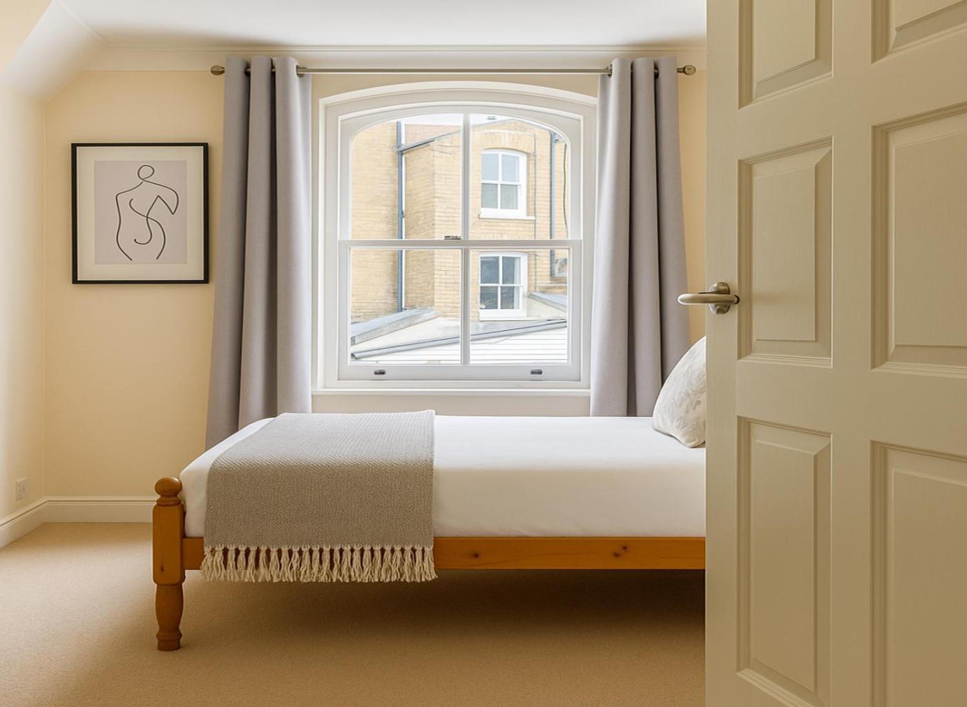 Flat - 3 Min To West Kensington Station Apartment *